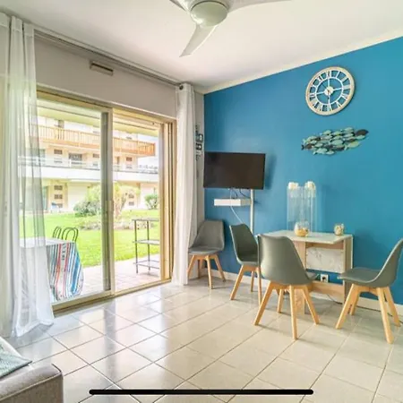 Front De Apartment *